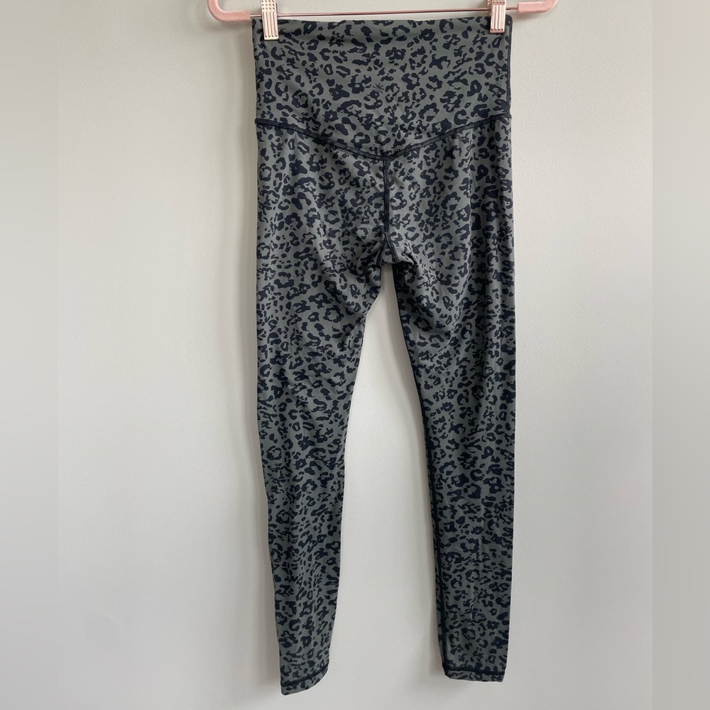 Athleta Leopard Elation Ultra High Rise Tight in Anthracite Gray - Picture 9 of 12